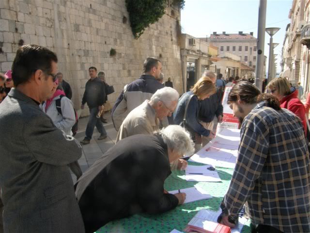 08-03-29- Potpisivanje u Splitu 2