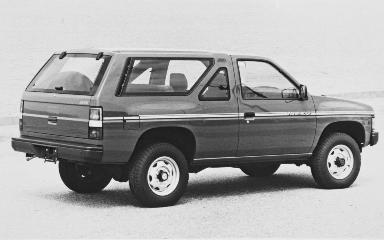 First-Generation-1987-Nissan-Pathfinder-rear_zps08b222e4.jpg