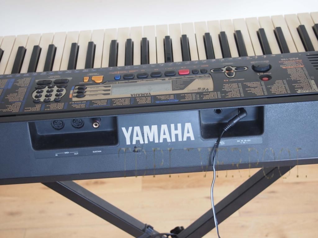 Yamaha PSR170 MIDI Portable Grand™ electronic Keyboard with Large LCD