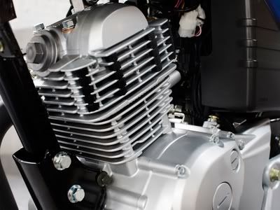 Mesin YBR 125 Mesin YBR 125 di Eropa sudah mengadopsi sistem injeksi bahan bakar. Jika dipasarkan di Indonesia tampaknya akan menggunakan model karburator demi menekan harga jual.