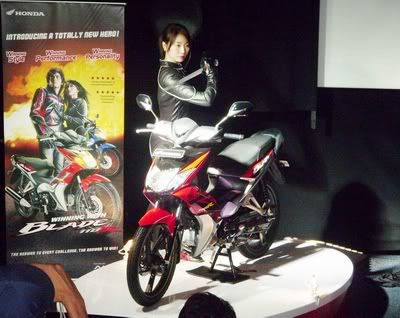 Blade dan model Pedang siapa yang lebih tajam?