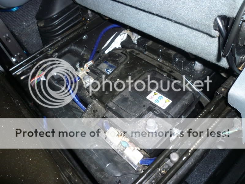 2005 Ford transit battery location