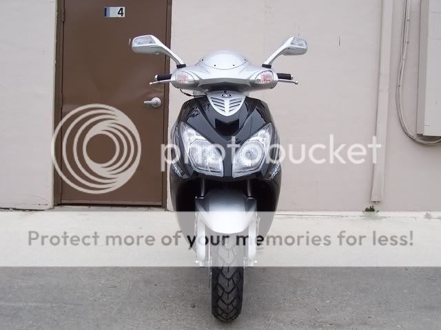 Sporty Black 150 cc Scooter Moped Gas Bike 4 Stroke with Trunk and 